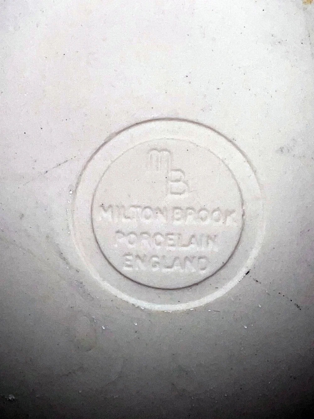Vintage Milton Brook Round Tarte Baking Dish